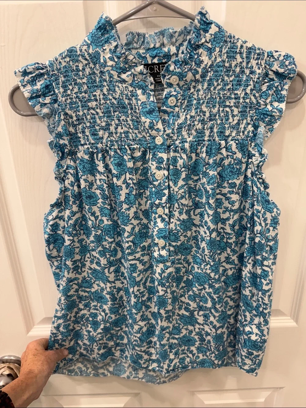 J. Crew Garden Soft Gauze Top in blue blooms Smocked Sleeveless Top- sz XS